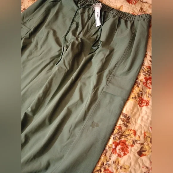 NWT Olive Green High Rise Cargo Pants for Women - Relaxed Fit - Picture 3 of 16